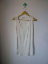 欧美吊带白色背心图片,简约白色吊带背心，演绎夏日清凉魅力